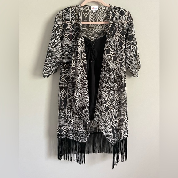 Lularoe Black and White Geometric Monroe Kimono with Black Fringe - Picture 3 of 11